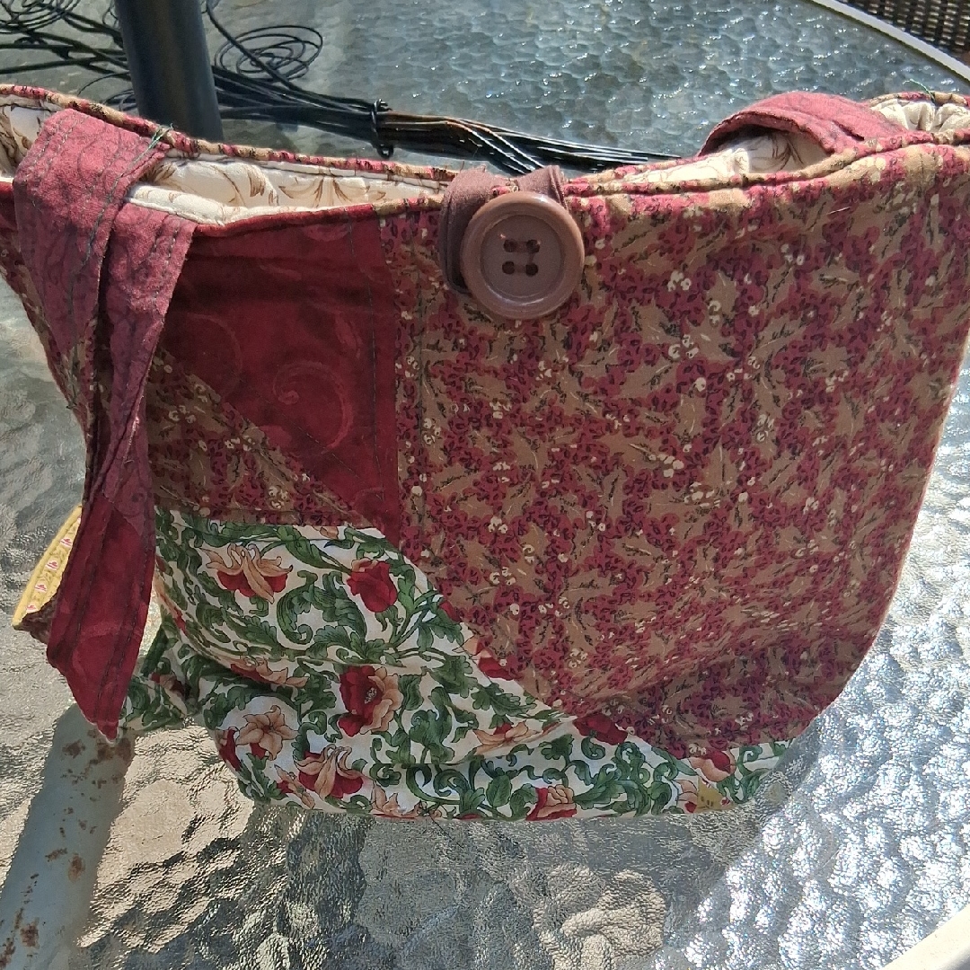 Elegant Floral Patchwork Shoulder Bag